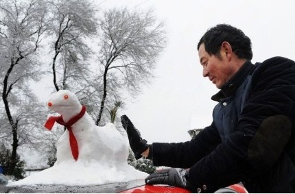 卖雪人赚千元 成都龙泉山卖雪人半天赚千元(图)