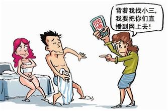 男子捉奸逮到镇领导怒砸车