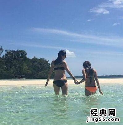 默多克邓文迪离婚女儿归谁？邓文迪近况 和女儿海滩比基尼照片曝光