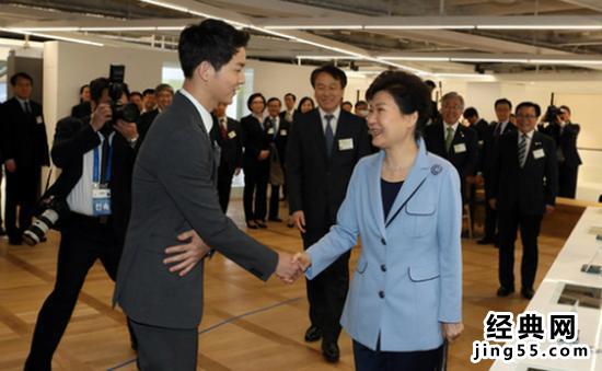 朴槿惠会见宋仲基原因 宋仲基在韩国的人气不得了连朴槿惠都接见了